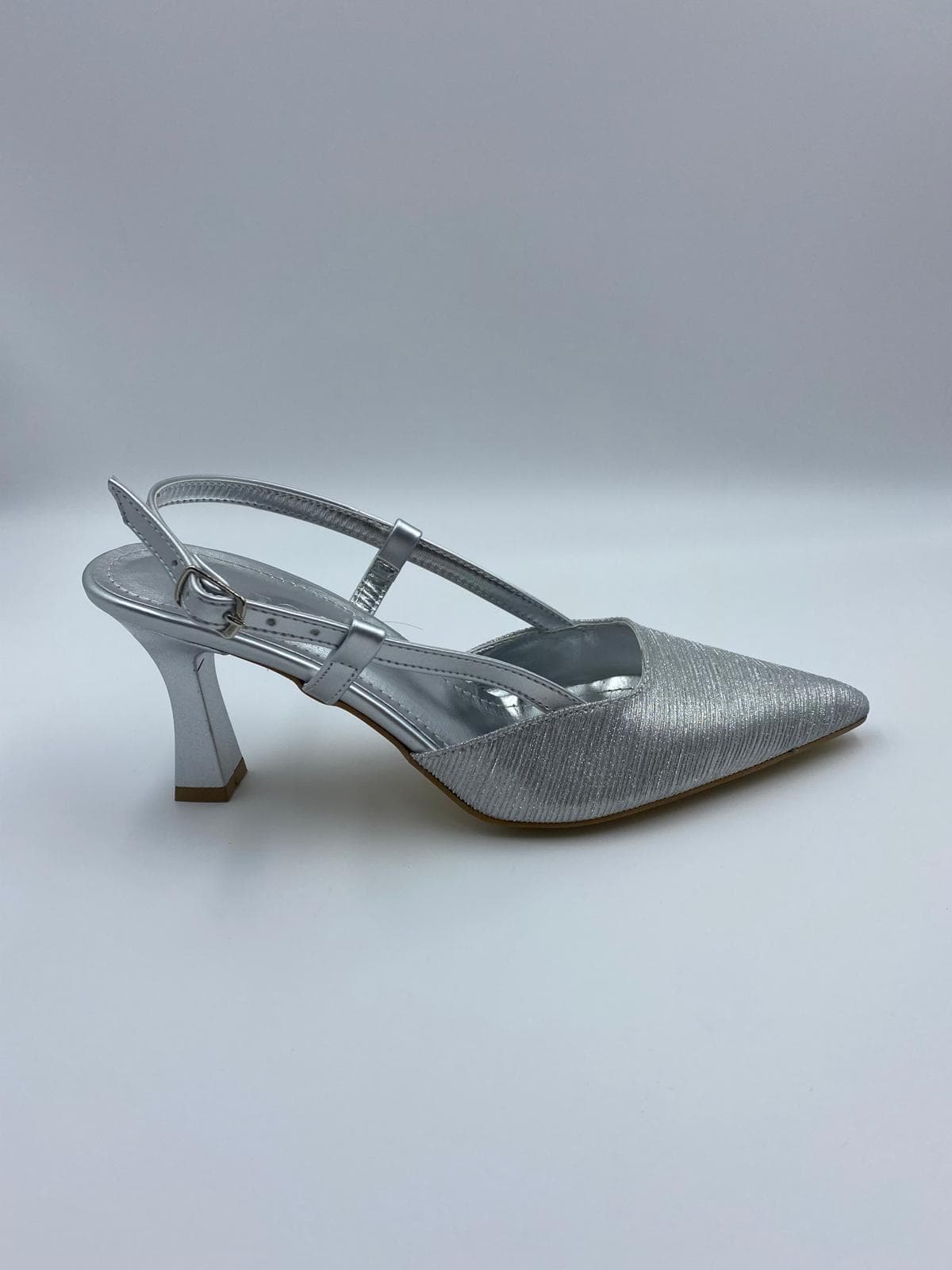 ✨ Koçak Shoes Gümüş Parlak Topuklu Ayakkabı – Modern Şıklığın ve Zarafetin Işıltılı Yorumu ✨