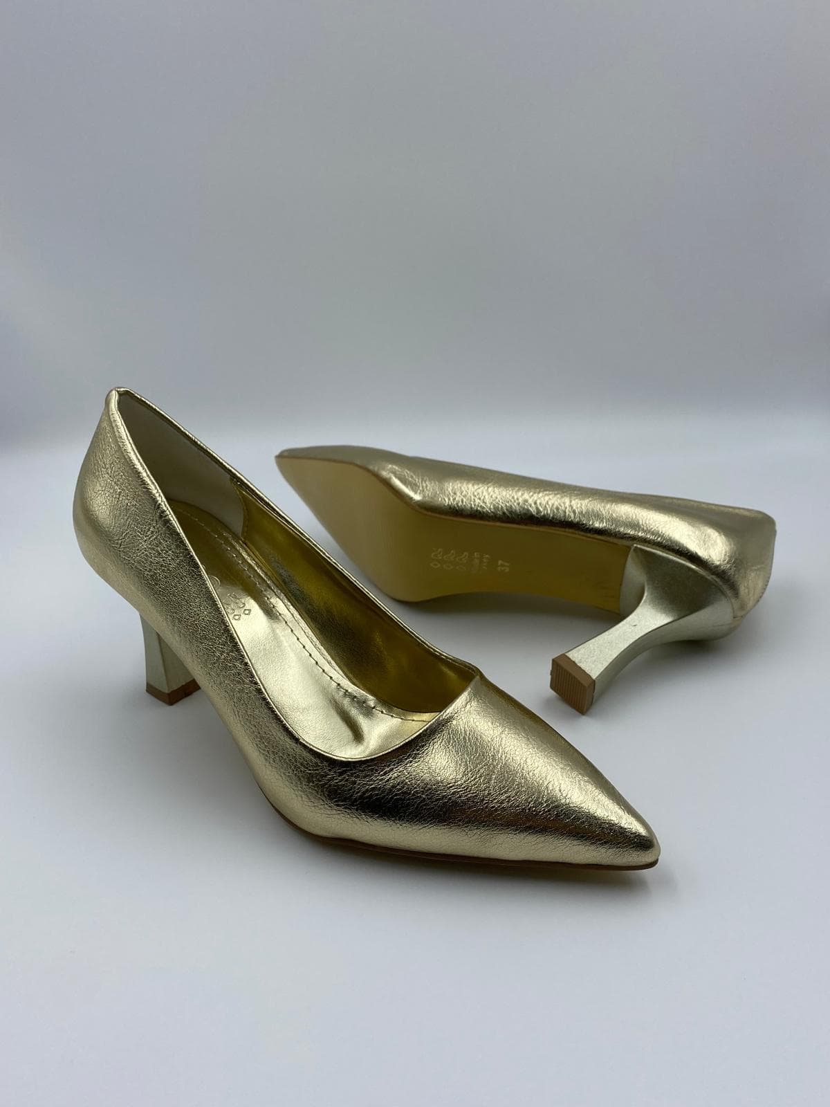 kocak-shoes-altin-klasik-topuklu-ayakkabi