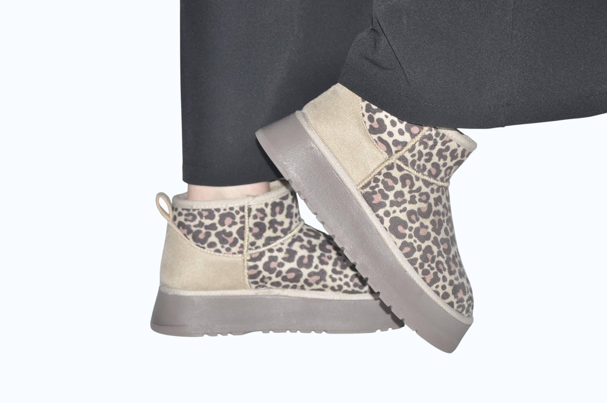 kadin-dolgu-taban-kisa-kurklu-bot-gunluk-rahat-ve-sik-tasarim-0048