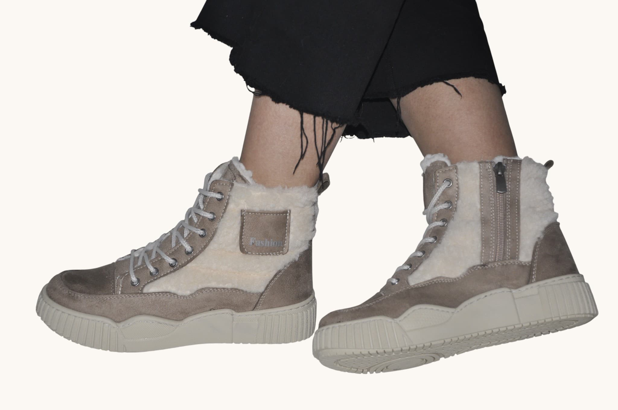 Doğal Şıklık: İçi Kürklü Bej Bağcıklı Kışlık Bot