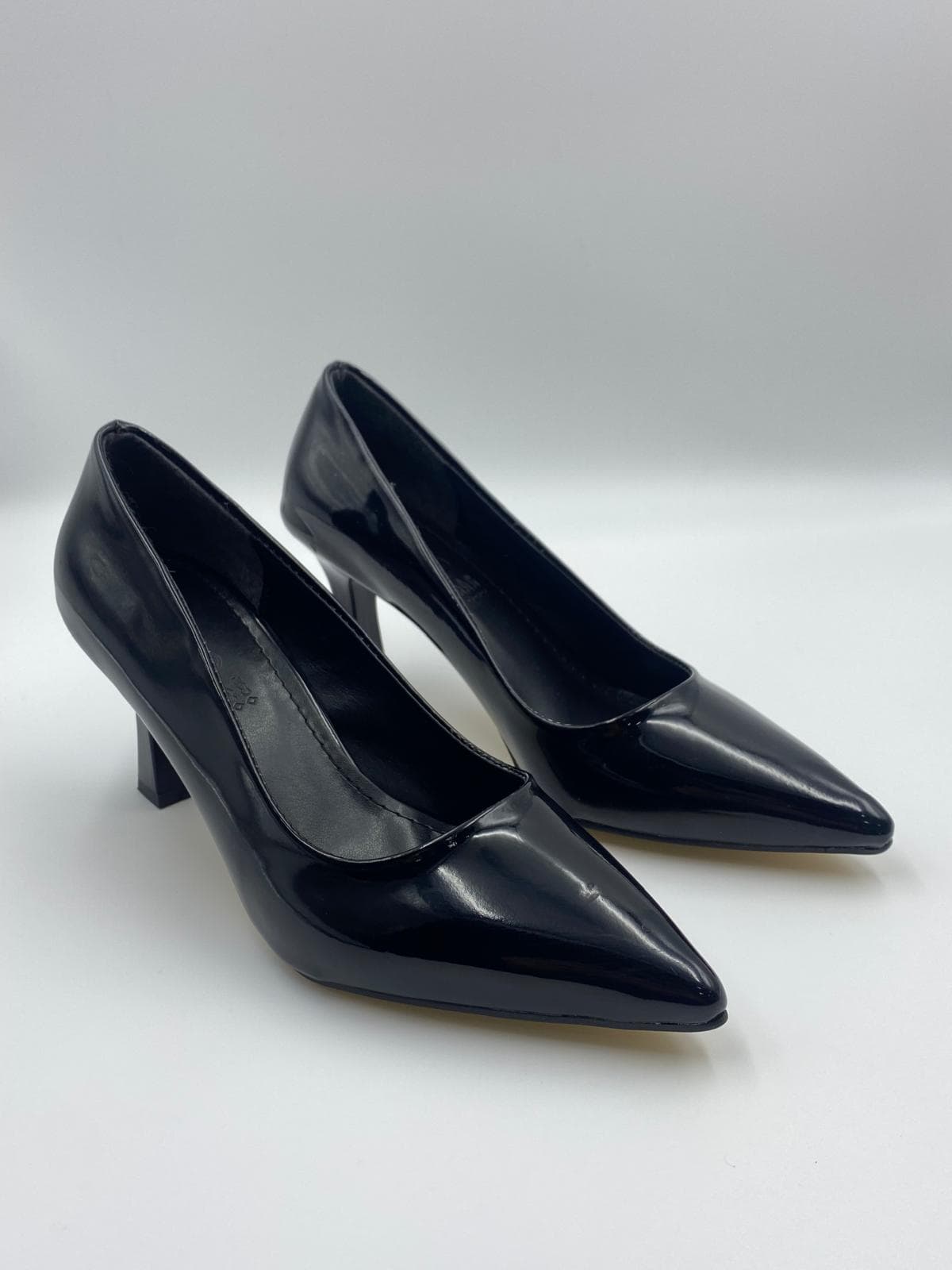 kocak-shoes-siyah-rugan-klasik-topuklu