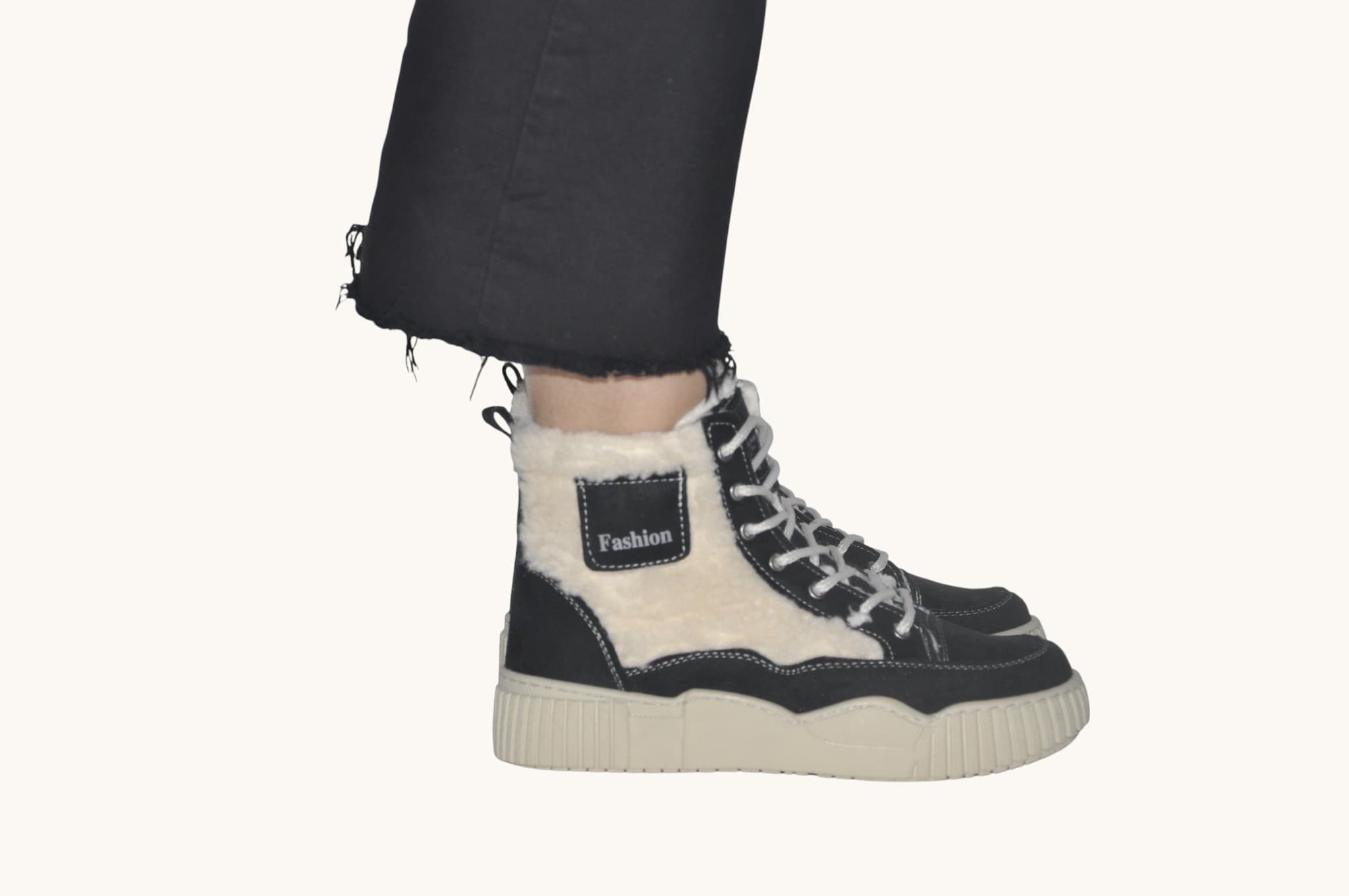 zamansiz-stil-ici-kurklu-siyah-bagcikli-kislik-bot-0031