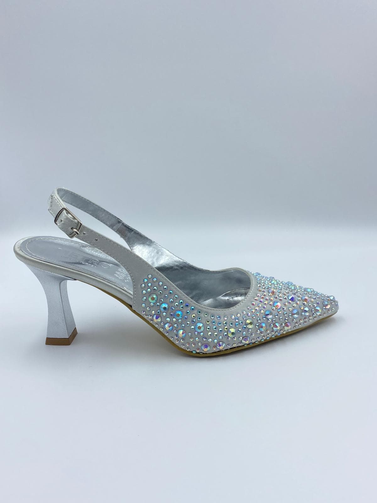 ✨ Koçak Shoes’un Işıltılı Taş Detaylı Gümüş Topuklusu ile Zarafeti ve Şıklığı Aynı Anda Yaşayın ✨