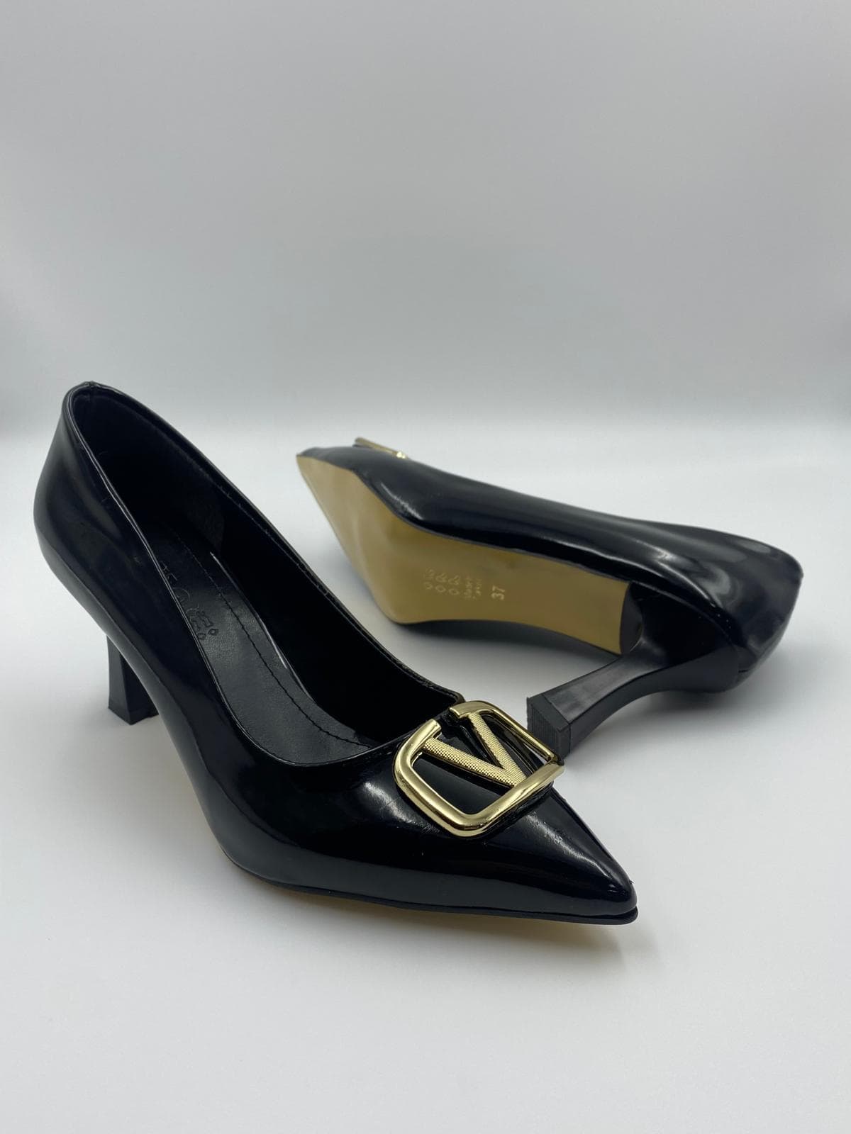 kocak-shoes-siyah-rugan-altin-tokali-topuklu