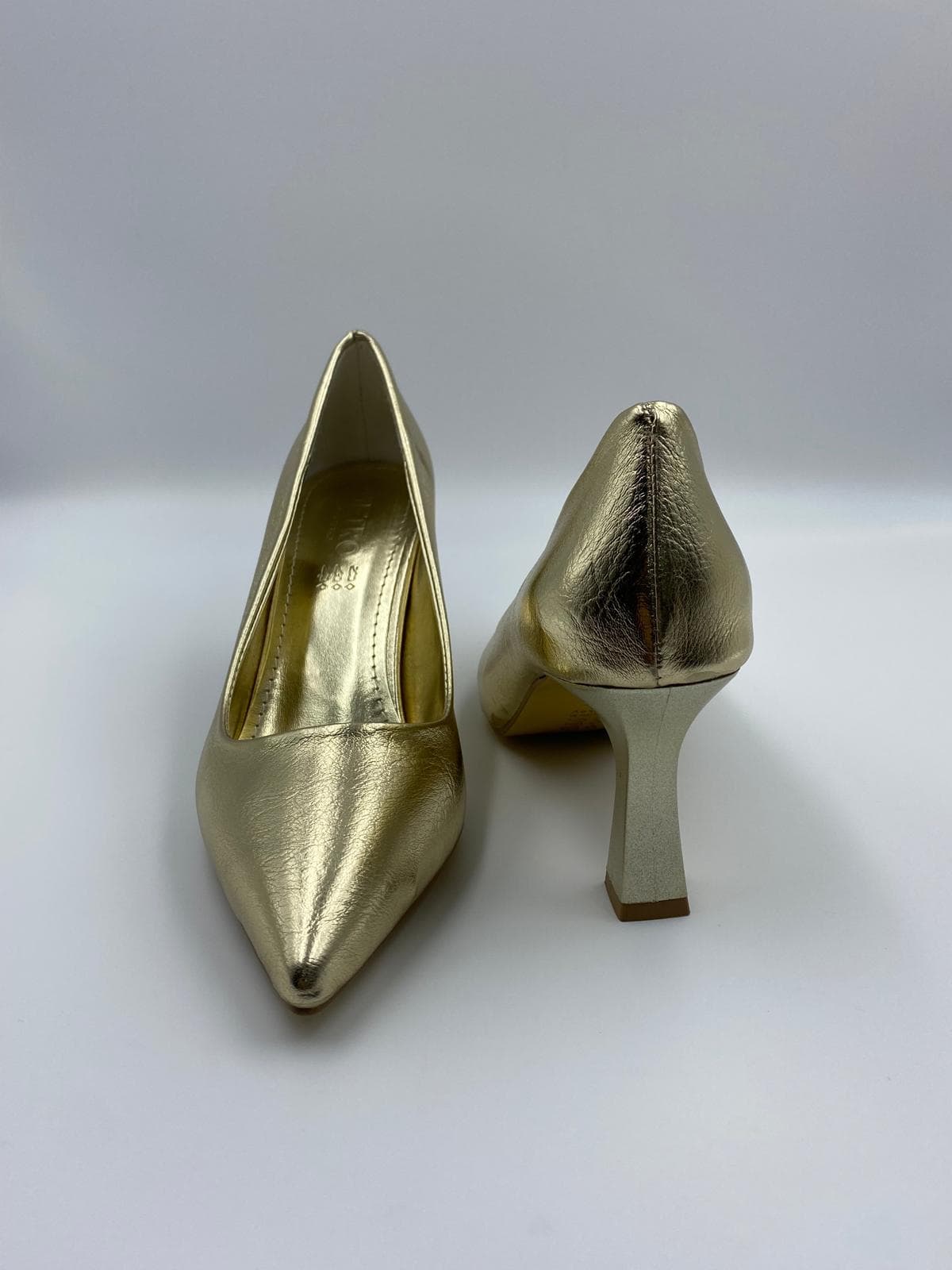 kocak-shoes-altin-klasik-topuklu-ayakkabi