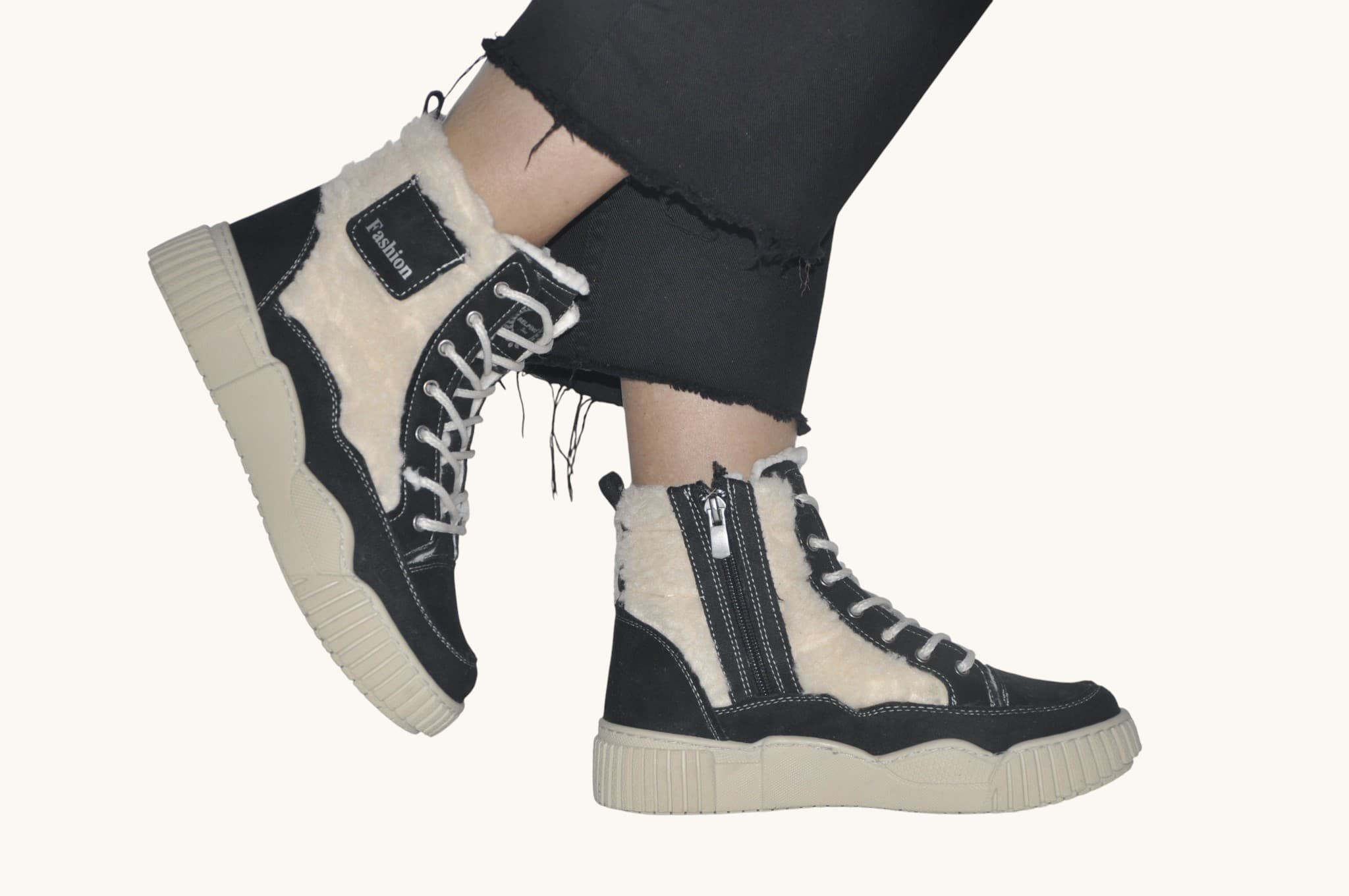 zamansiz-stil-ici-kurklu-siyah-bagcikli-kislik-bot-0031