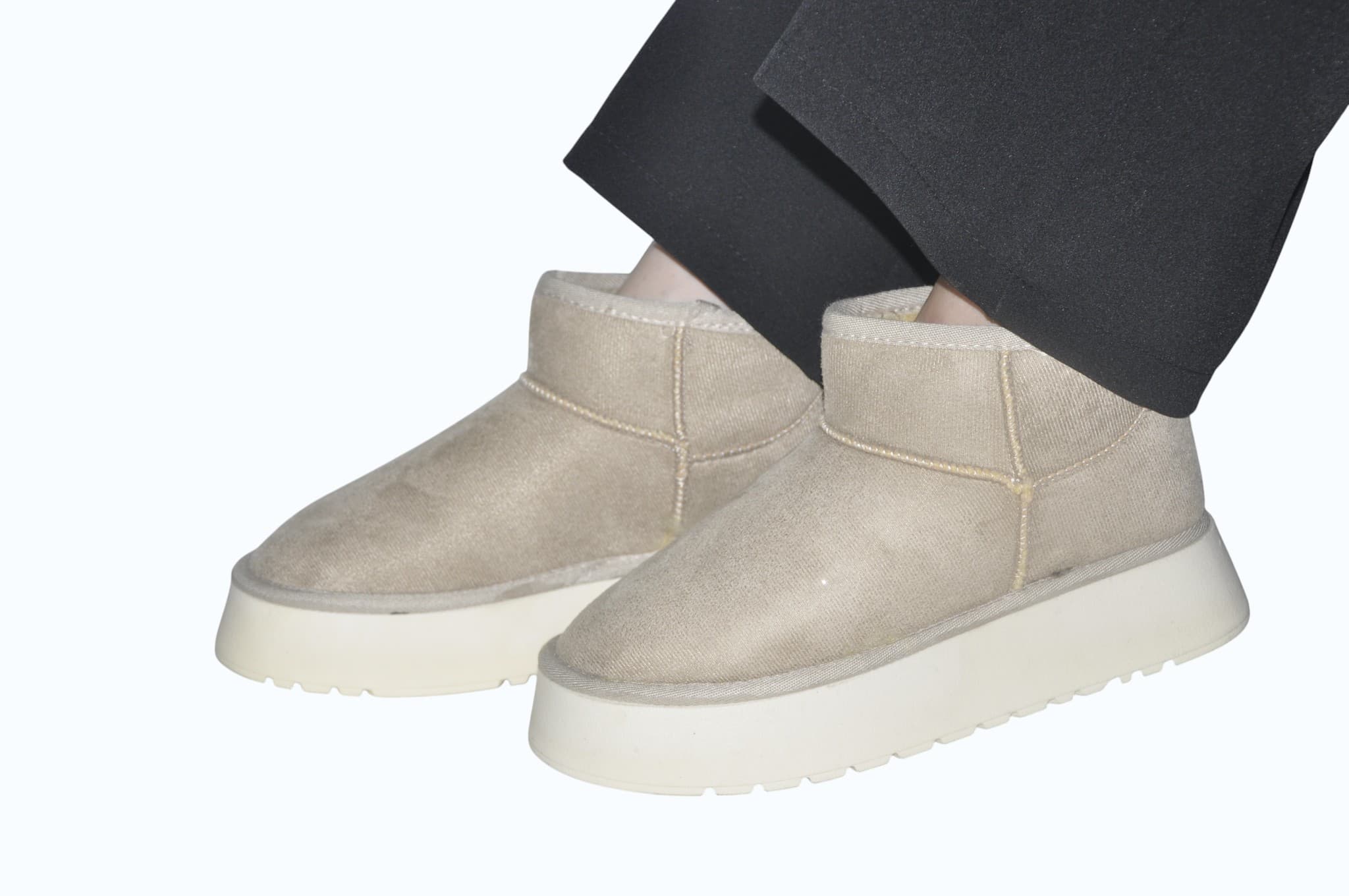 Bej Platform Tabanlı Muadil Bot – Günlük Şıklık ve Üst Düzey Konfor