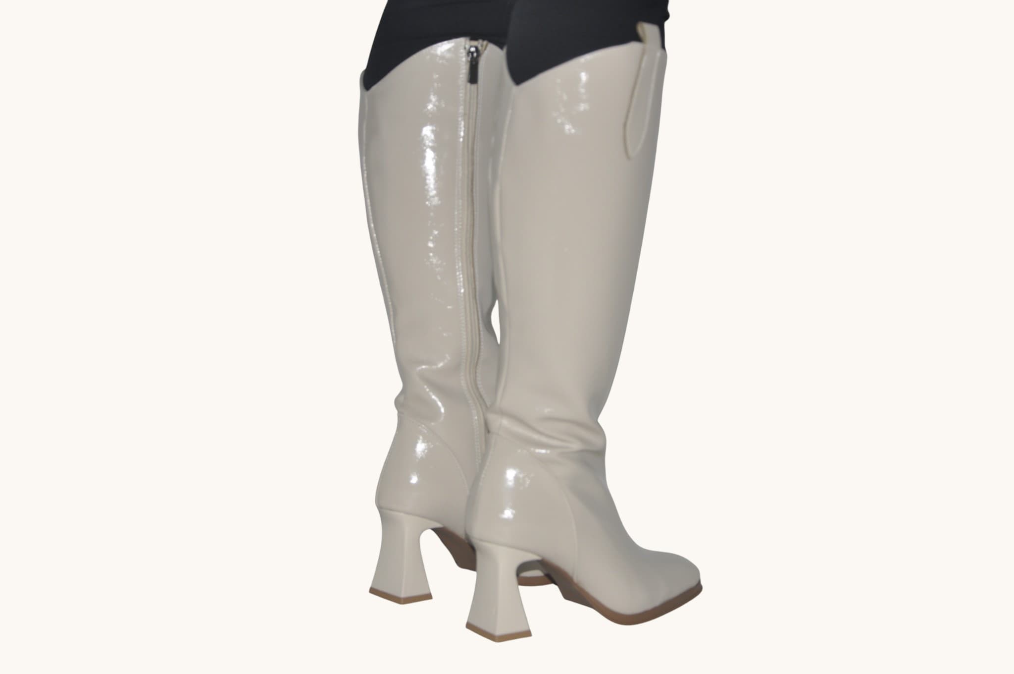 bej-parlak-ince-topuklu-diz-alti-cizme-0040