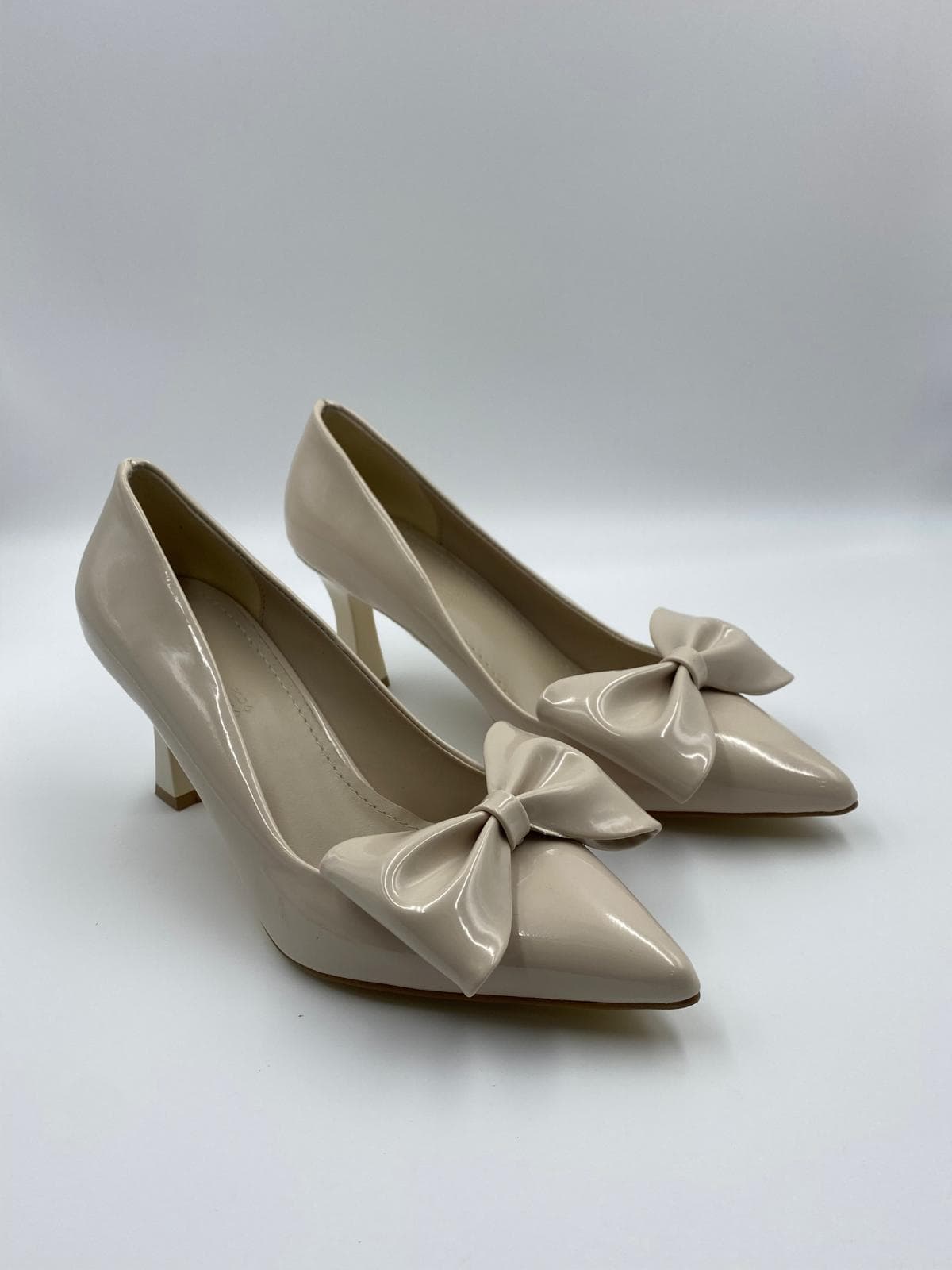 kocak-shoes-bej-fiyonk-detayli-topuklu-ayakkabi