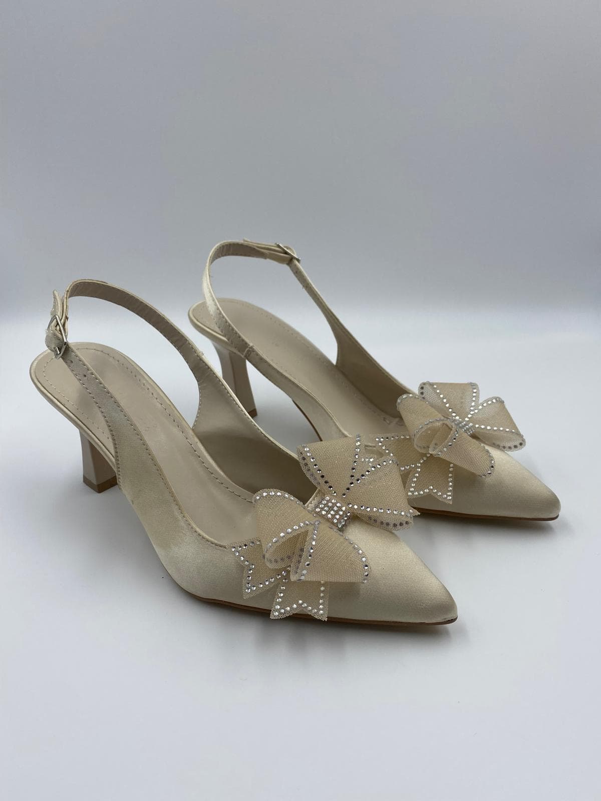kocak-shoes-krem-saten-fiyonklu-topuklu-ayakkabi-romantik-ve-zarif-dokunus-t0025