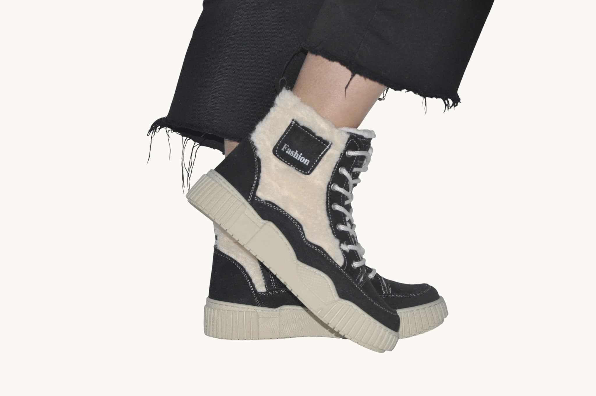 zamansiz-stil-ici-kurklu-siyah-bagcikli-kislik-bot-0031