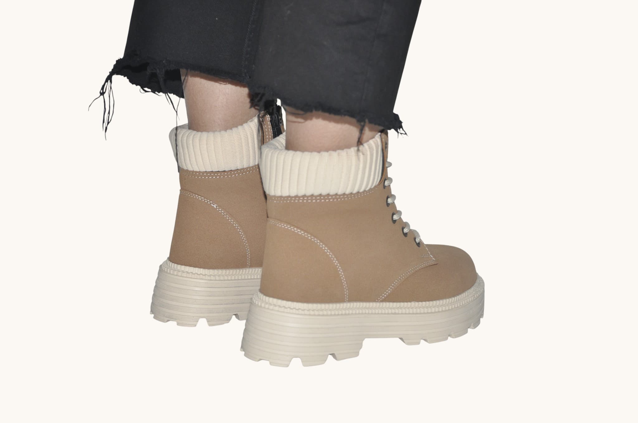 sicak-dokunuslarla-modern-konfor-bej-kalin-tabanli-bot-0027