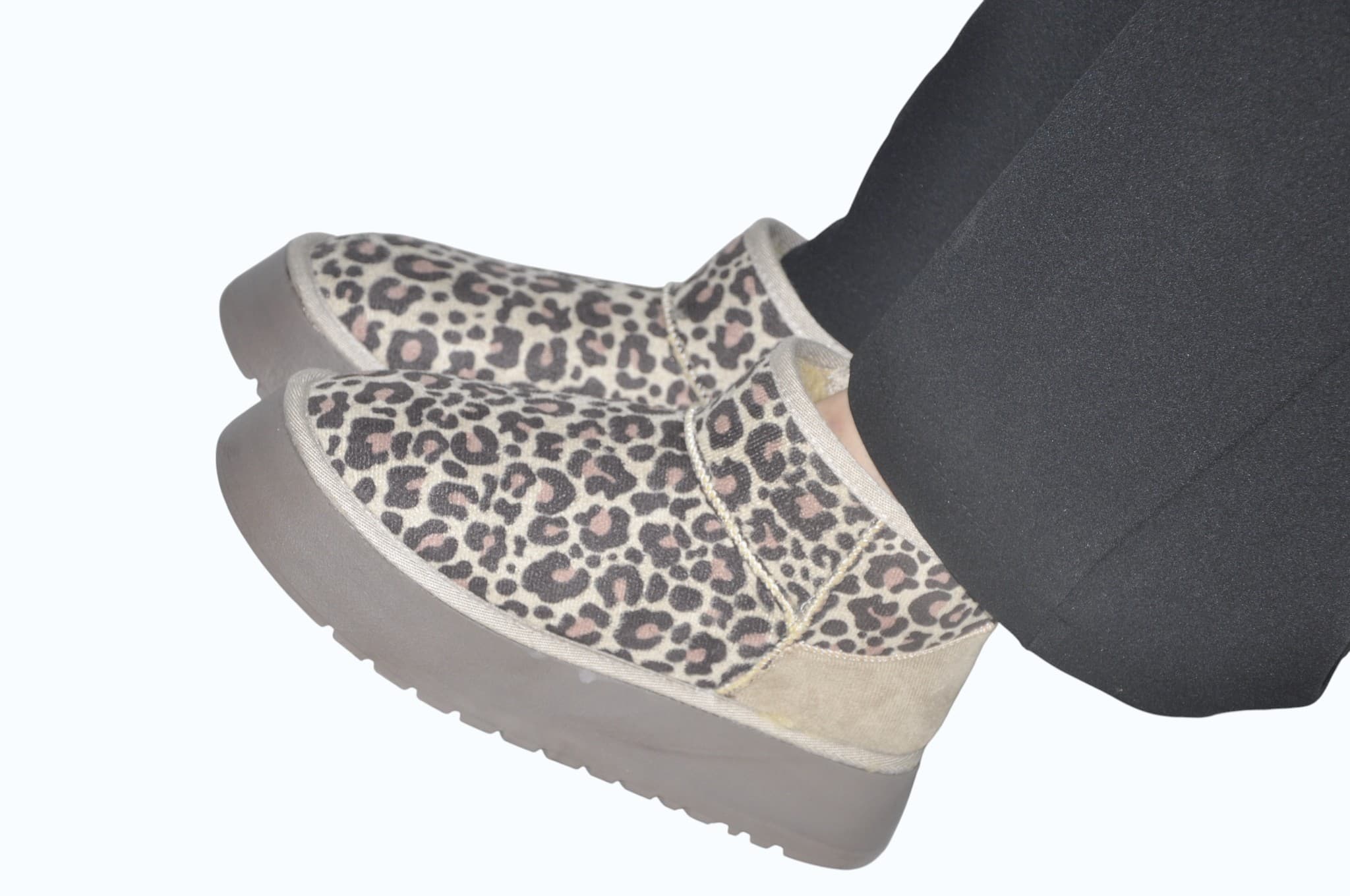 kadin-dolgu-taban-kisa-kurklu-bot-gunluk-rahat-ve-sik-tasarim-0048