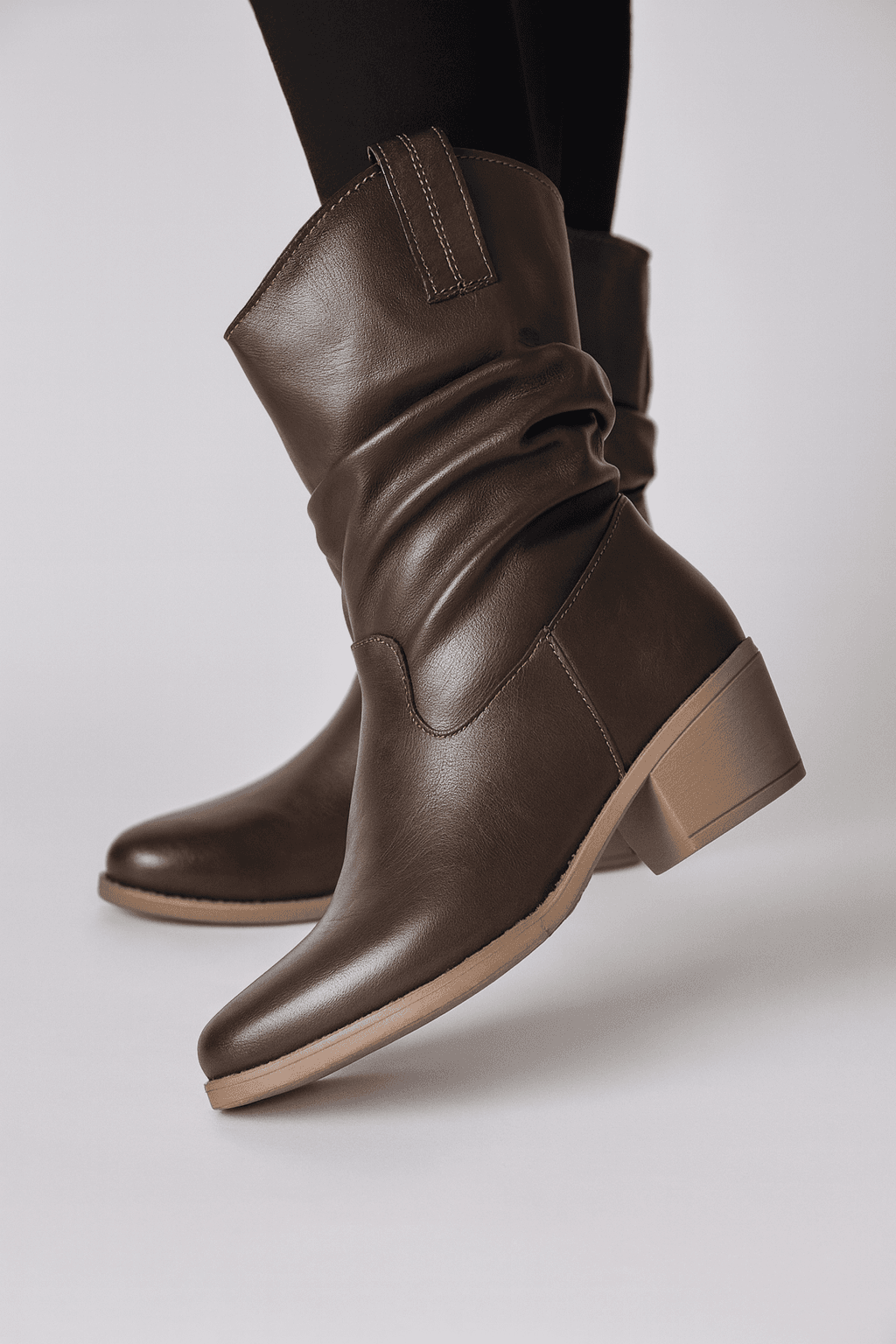 koyu-kahverengi-yumusak-deri-gorunumlu-orta-topuk-kadin-western-cizme-gunluk-rahat-kullanim-and-sik-tasarim-b0009