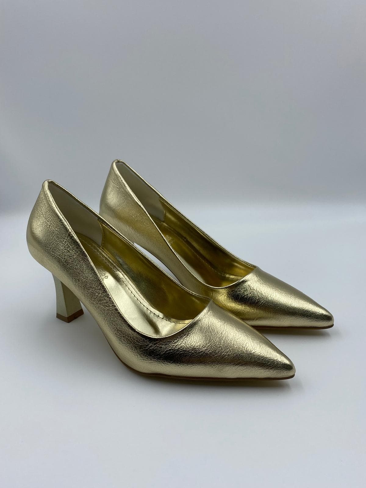 kocak-shoes-altin-klasik-topuklu-ayakkabi