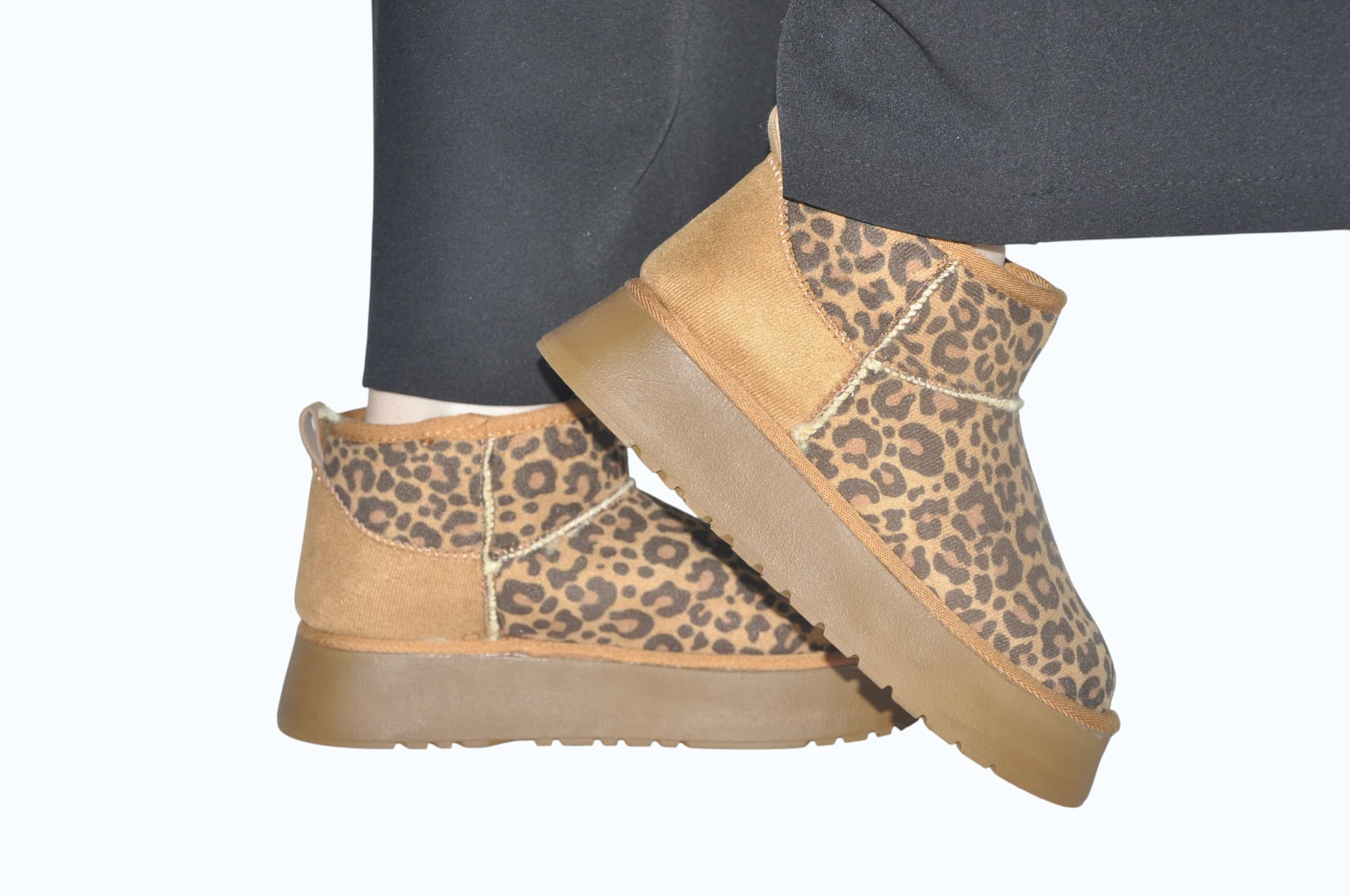 kadin-bej-leopar-desenli-dolgu-taban-kisa-kurklu-bot-0049