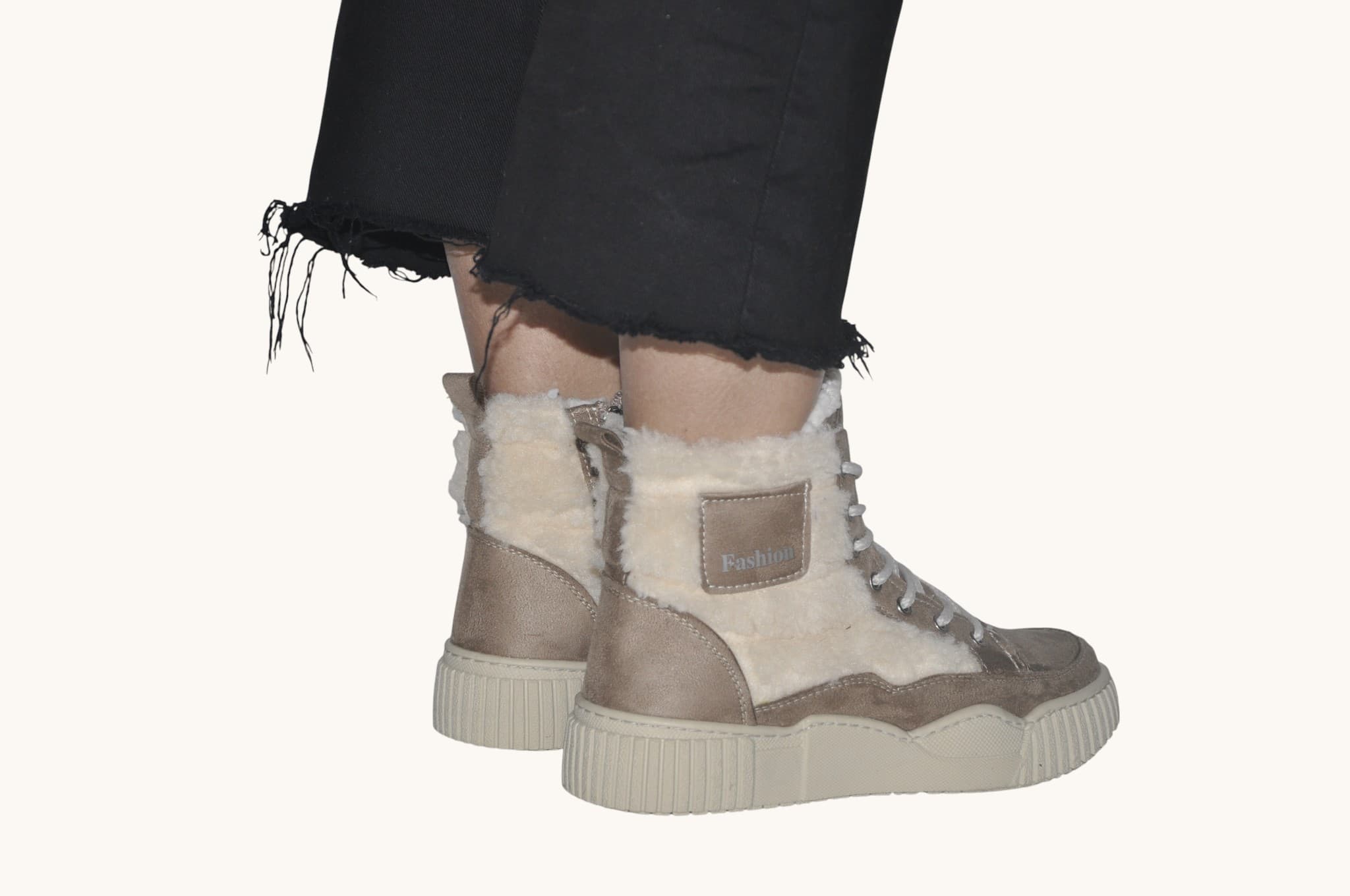 dogal-siklik-ici-kurklu-bej-bagcikli-kislik-bot-0033