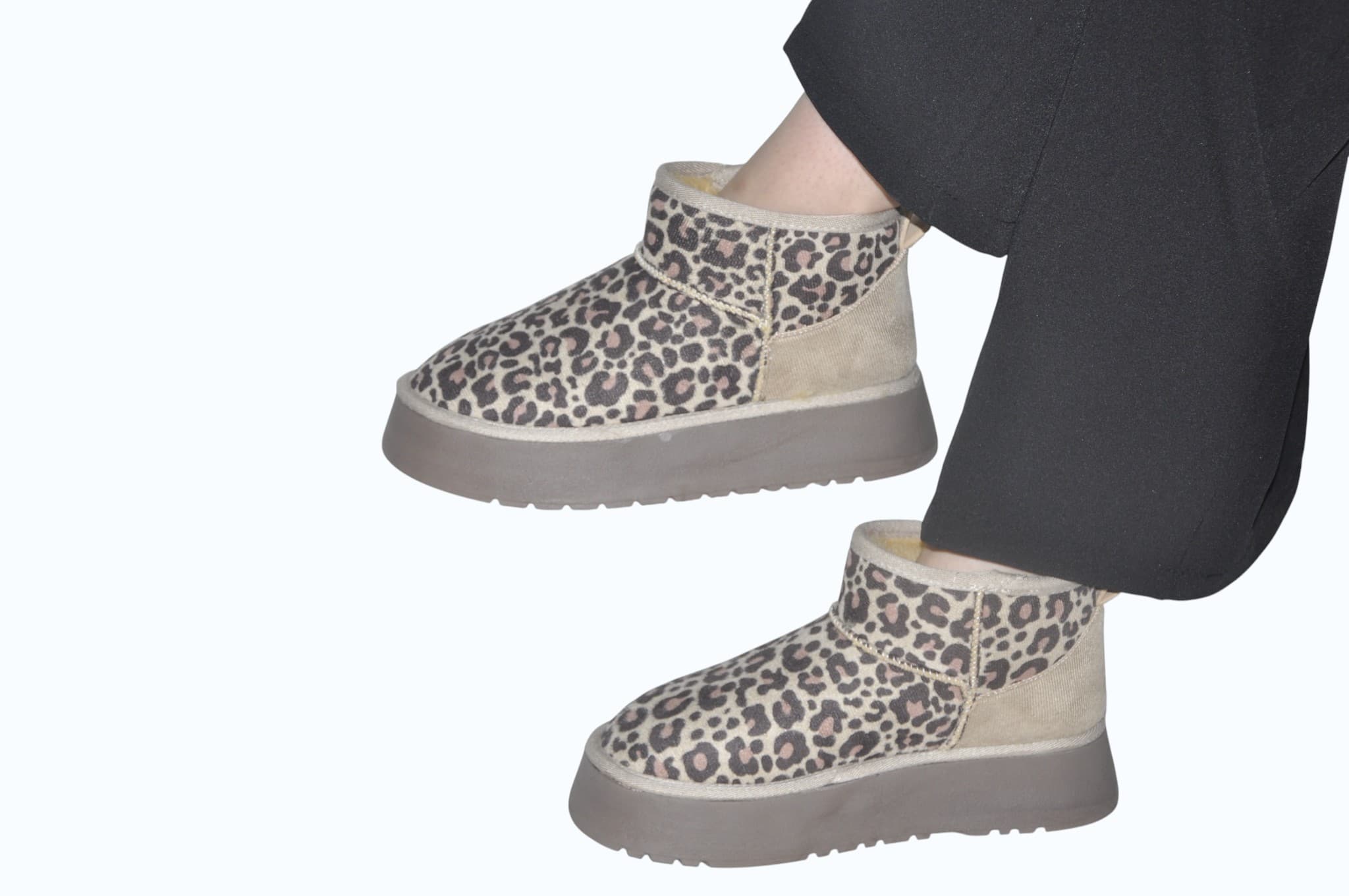 Kadın Dolgu Taban Kısa Kürklü Bot – Günlük Rahat ve Şık Tasarım