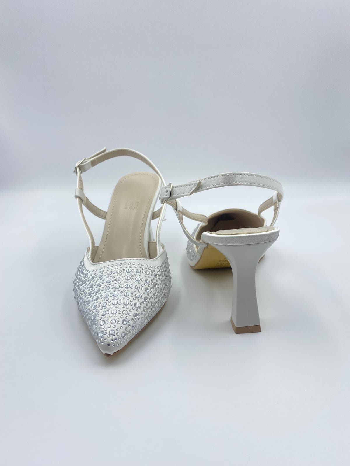 isiltili-tas-detaylariyla-zarafetin-simgesi-her-adimda-sikliginizi-konusturacak-kocak-shoes-yeni-sezon-topuklu-model