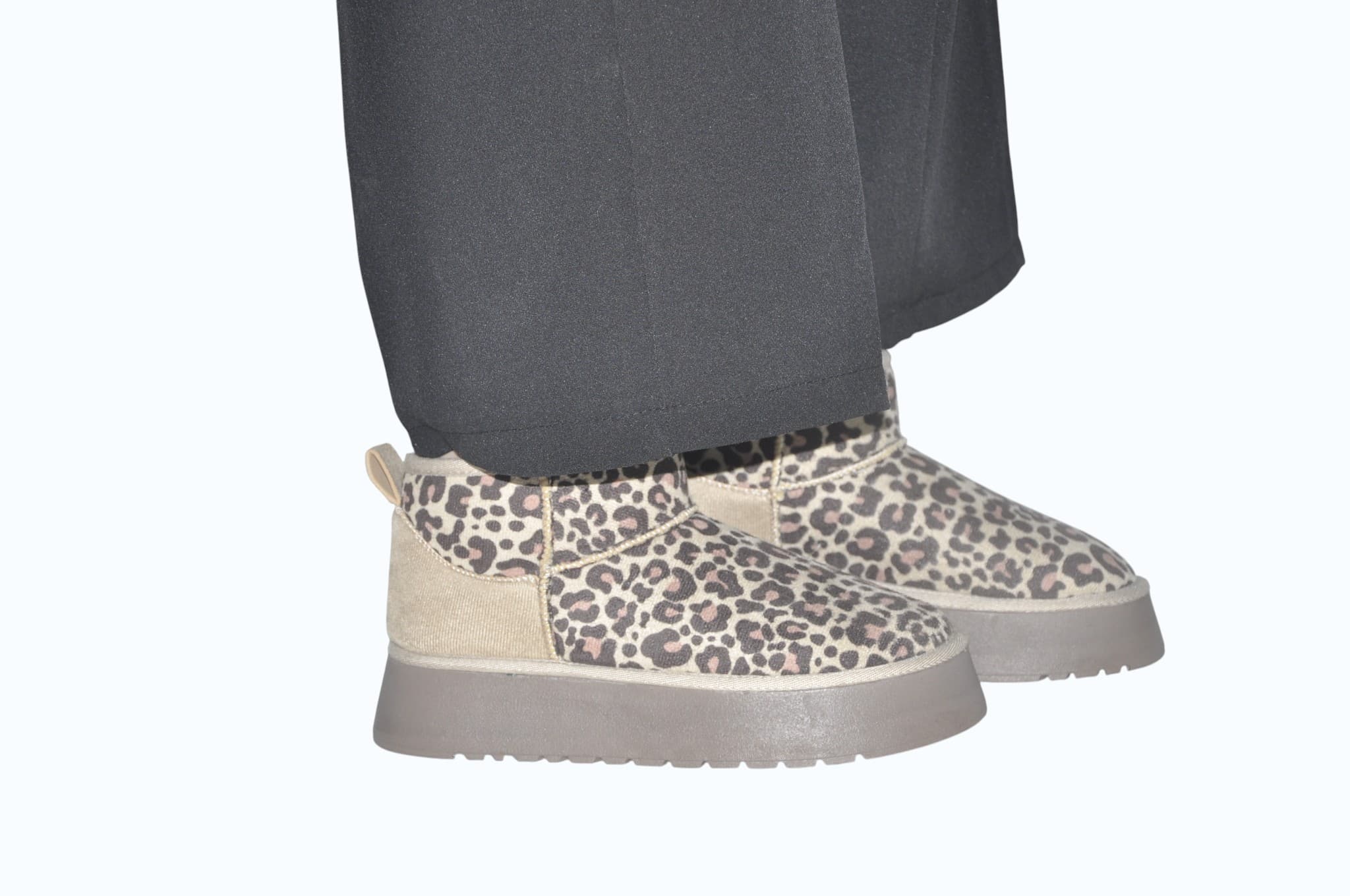 kadin-dolgu-taban-kisa-kurklu-bot-gunluk-rahat-ve-sik-tasarim-0048