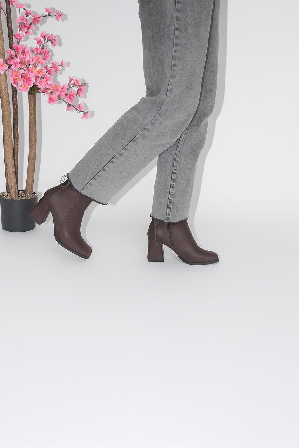 kadin-kahverengi-topuklu-fermuarli-kisa-bot-kocak-shoes-bot0001