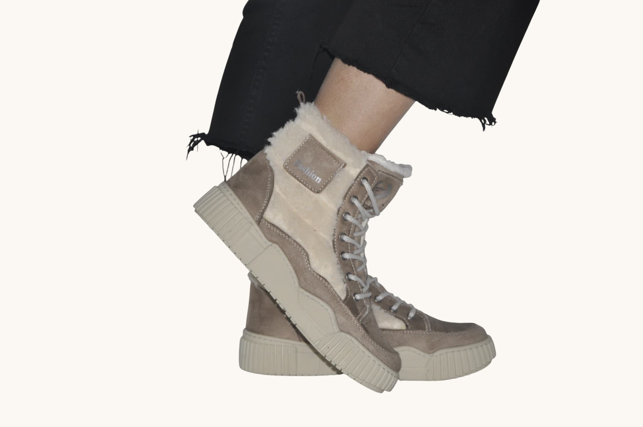 dogal-siklik-ici-kurklu-bej-bagcikli-kislik-bot-0033