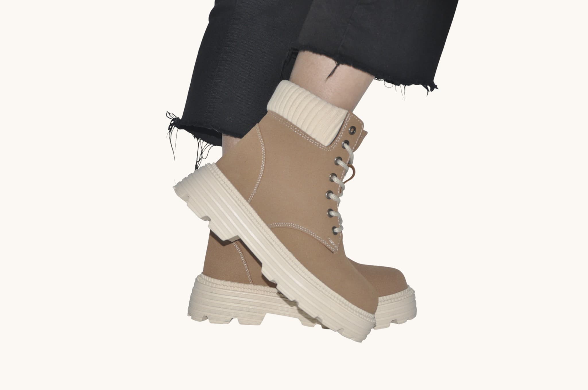 sicak-dokunuslarla-modern-konfor-bej-kalin-tabanli-bot-0027