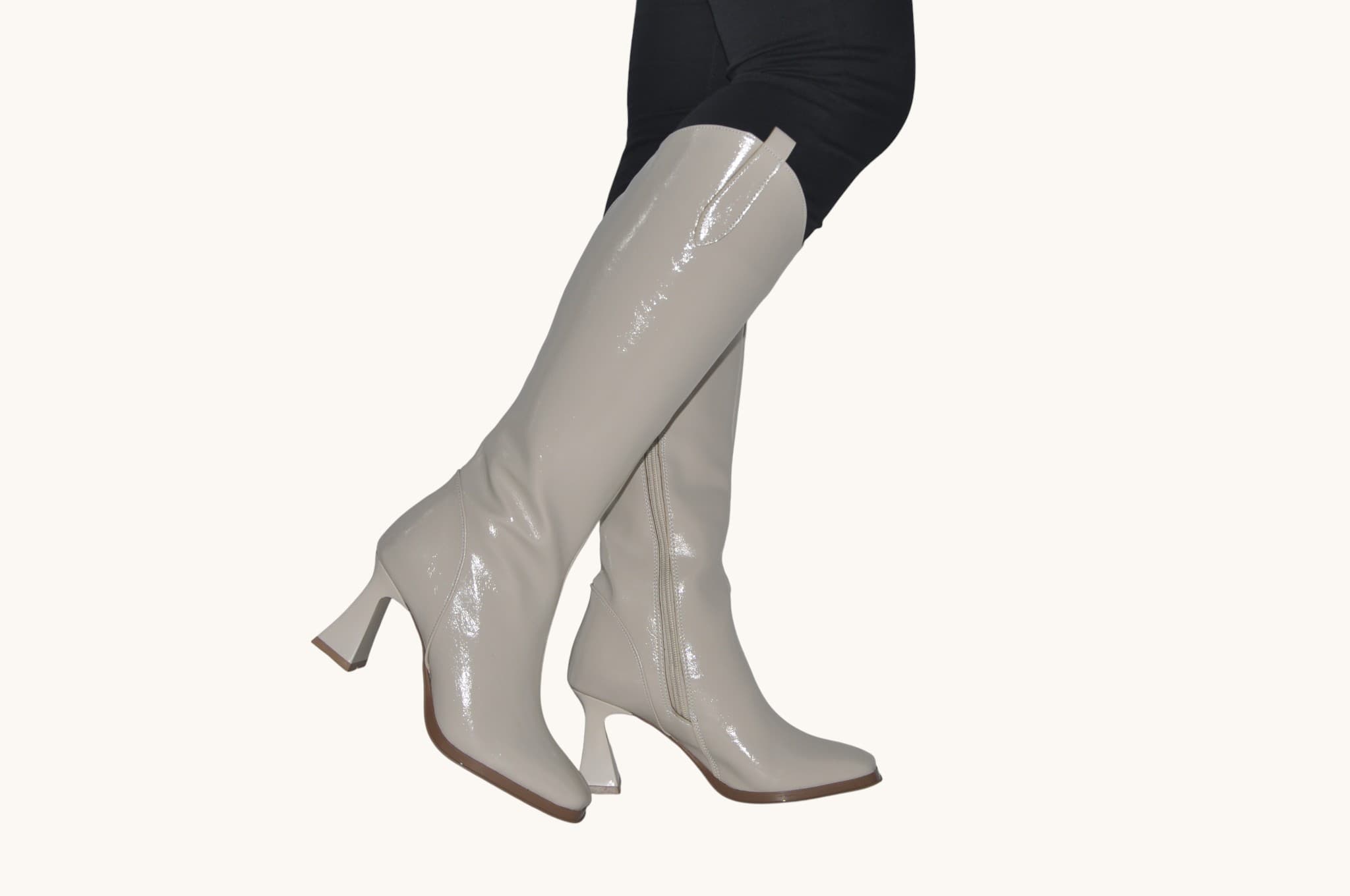 Bej Parlak İnce Topuklu Diz Altı Çizme