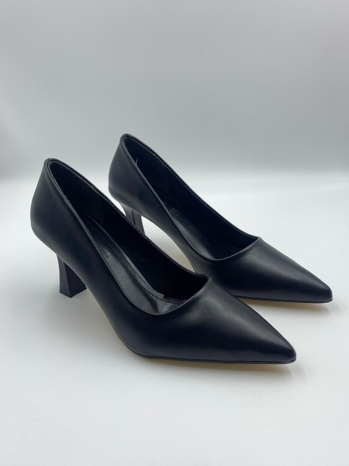 kocak-shoes-siyah-klasik-topuklu-ayakkabi