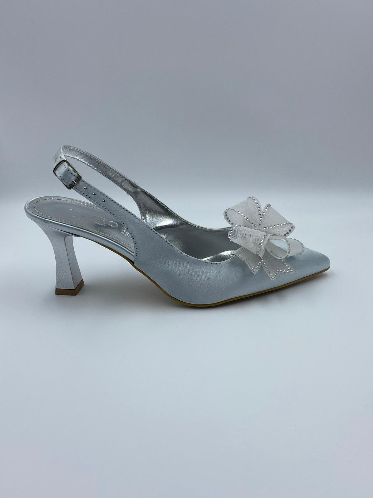 ✨ Koçak Shoes Gümüş Fiyonklu Topuklu Ayakkabı – Işıltılı Zarafetin Vazgeçilmezi ✨