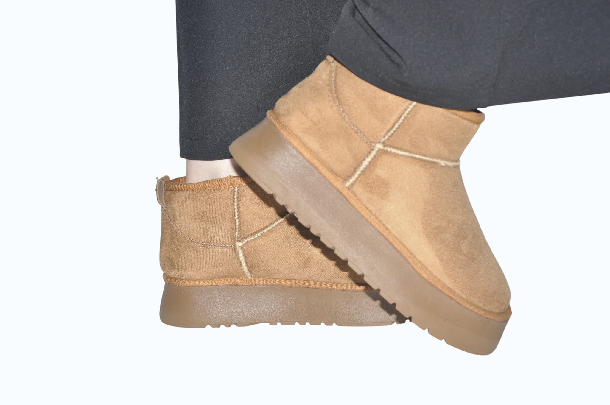 taba-platform-tabanli-muadil-bot-sicak-ton-modern-stil-0047