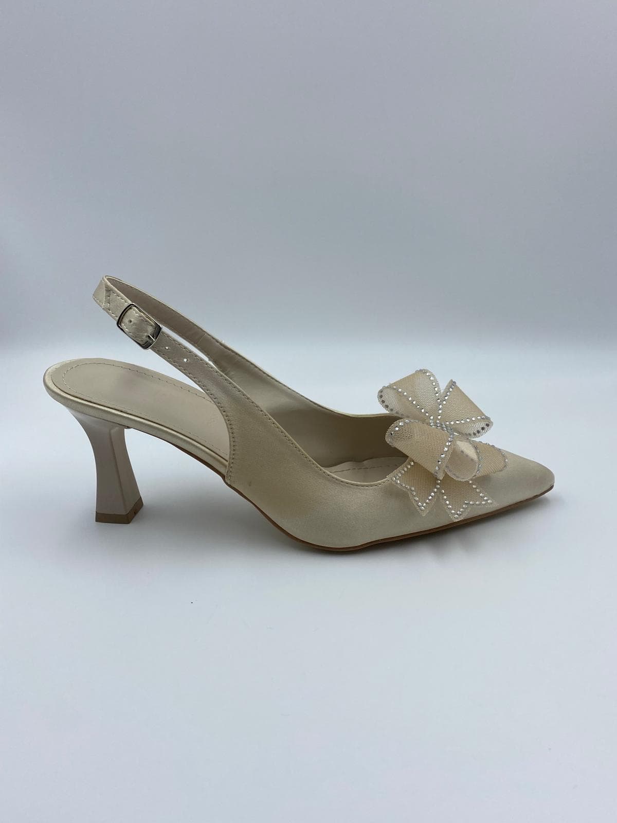✨ Koçak Shoes Krem Saten Fiyonklu Topuklu Ayakkabı – Romantik ve Zarif Dokunuş ✨