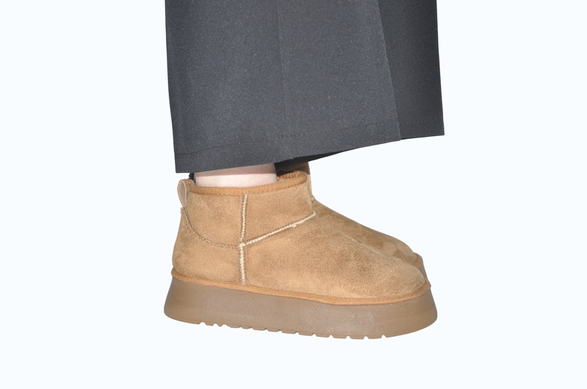 taba-platform-tabanli-muadil-bot-sicak-ton-modern-stil-0047