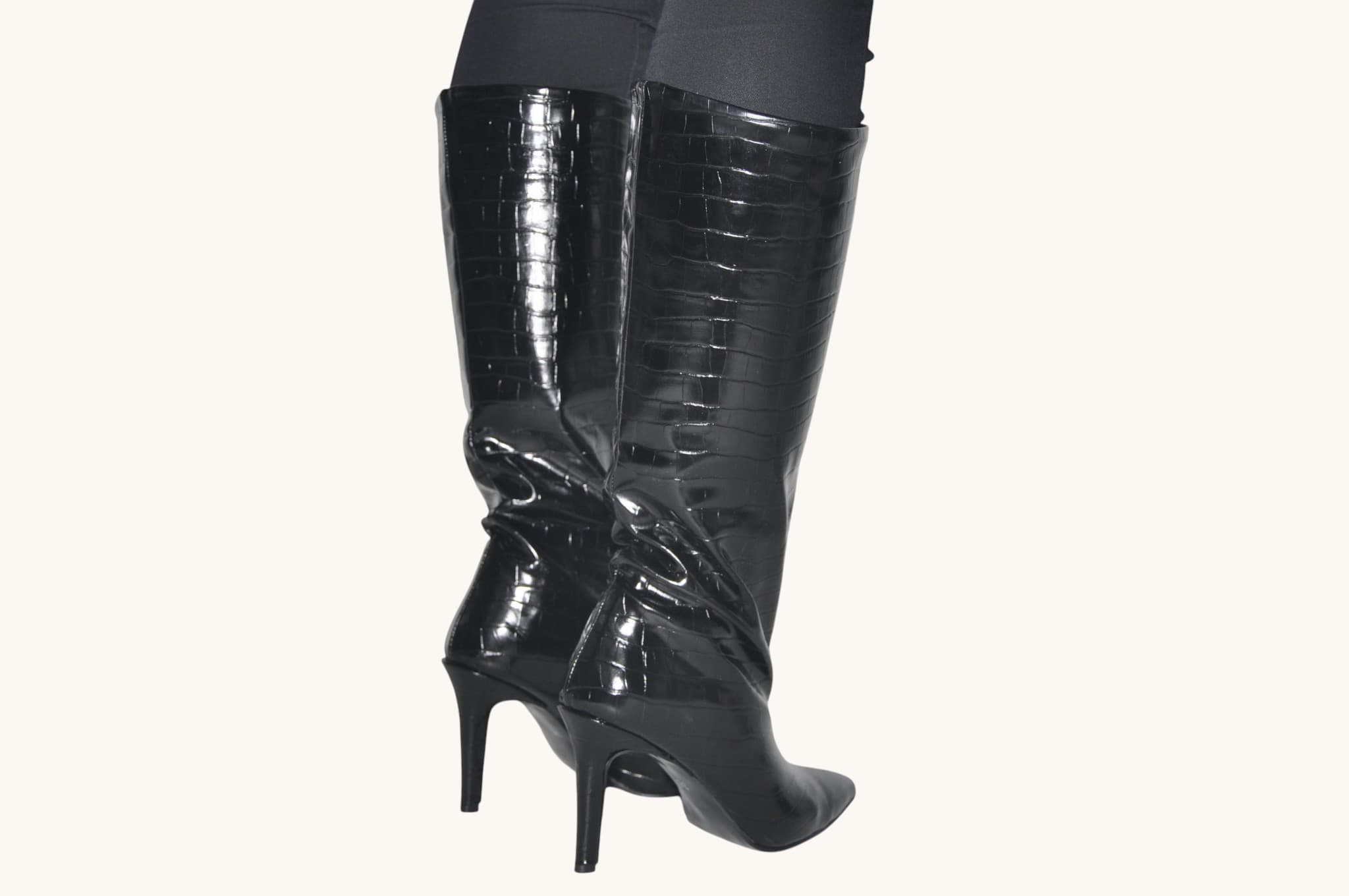 siyah-parlak-krokodil-desenli-ince-topuklu-cizme-0039