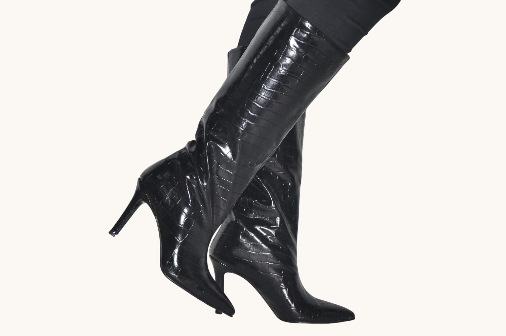 Siyah Parlak Krokodil Desenli İnce Topuklu Çizme