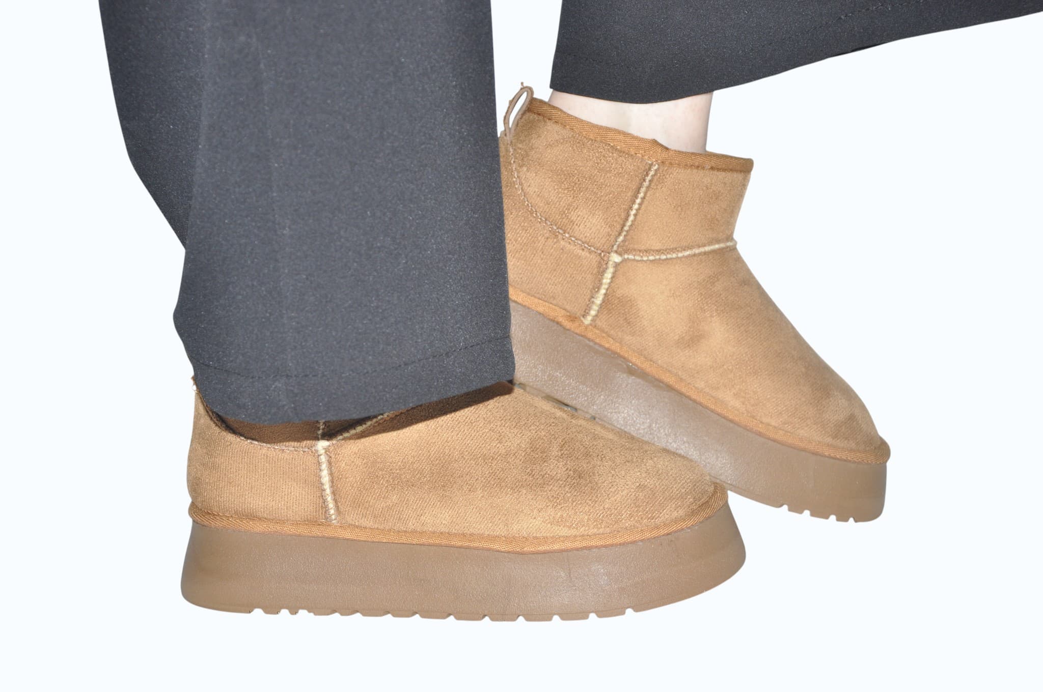 taba-platform-tabanli-muadil-bot-sicak-ton-modern-stil-0047