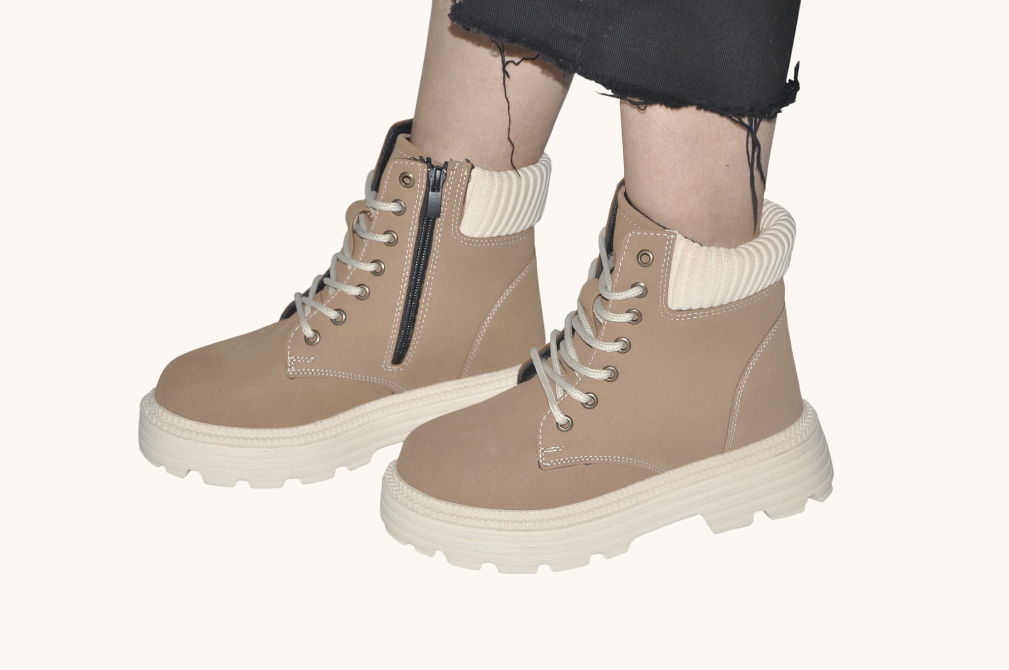 sicak-dokunuslarla-modern-konfor-bej-kalin-tabanli-bot-0027