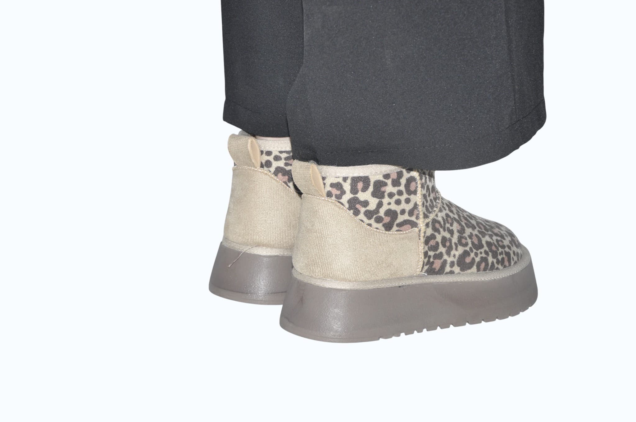 kadin-dolgu-taban-kisa-kurklu-bot-gunluk-rahat-ve-sik-tasarim-0048