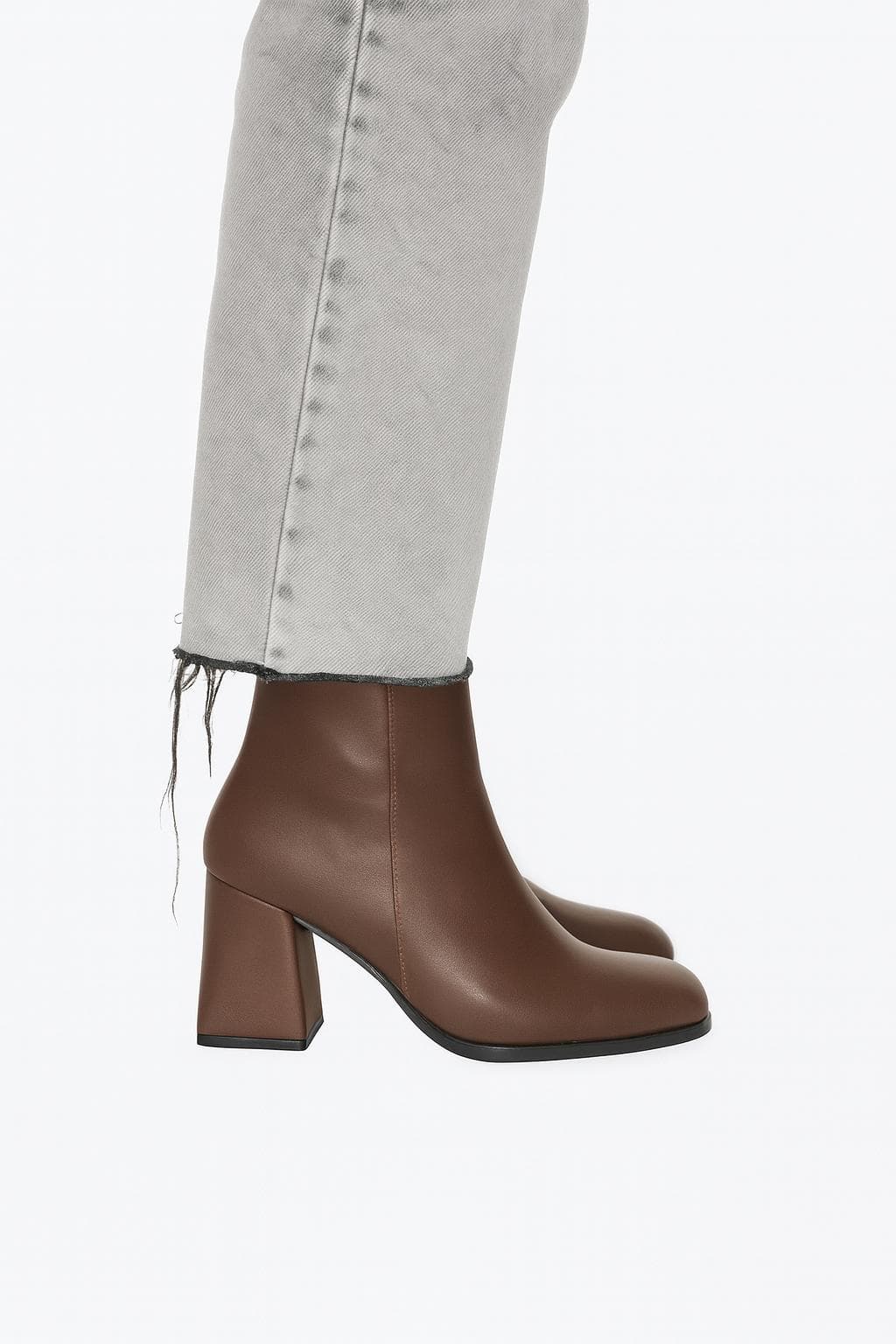 kadin-kahverengi-topuklu-fermuarli-kisa-bot-kocak-shoes-bot0001