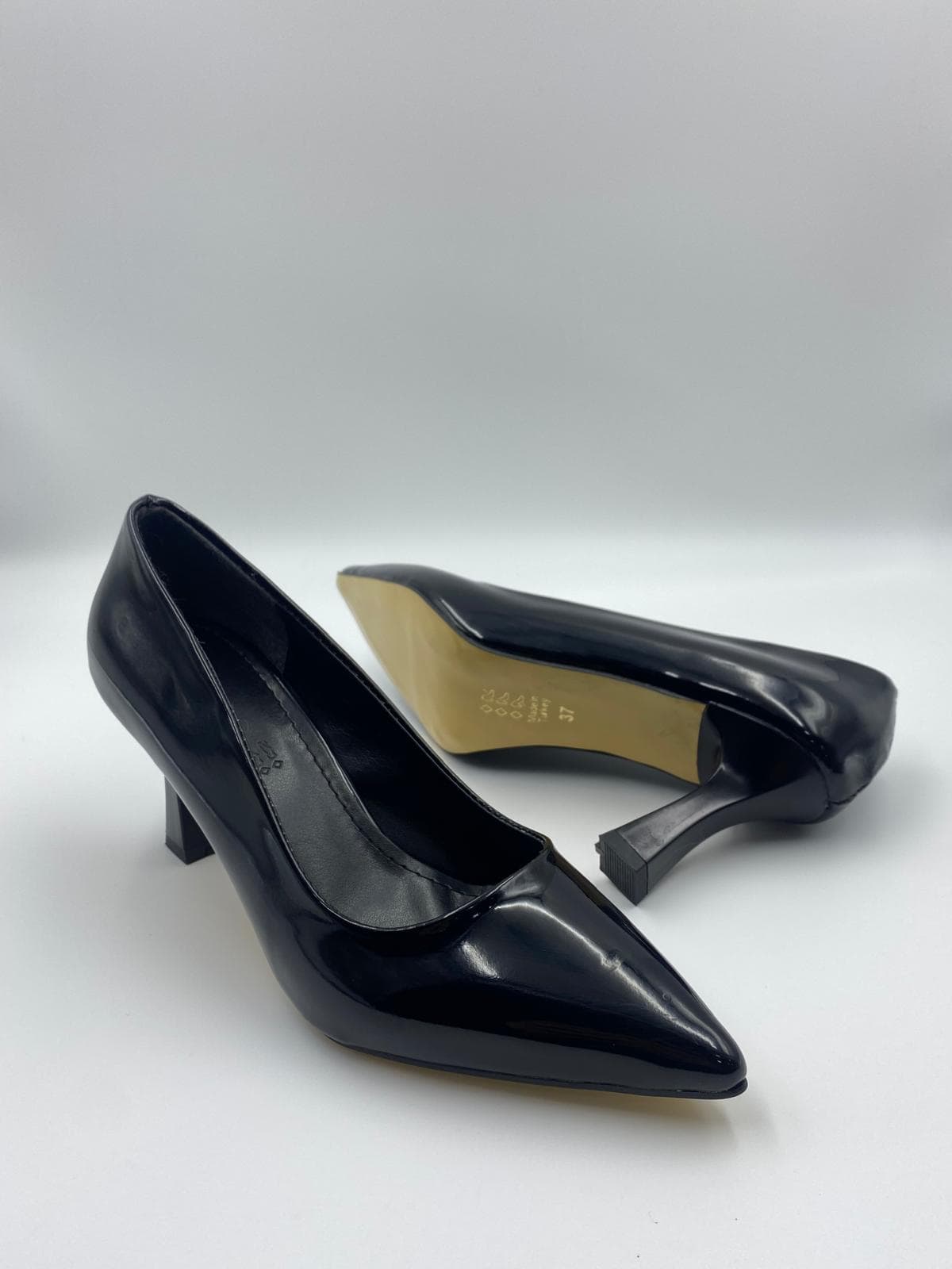 kocak-shoes-siyah-rugan-klasik-topuklu