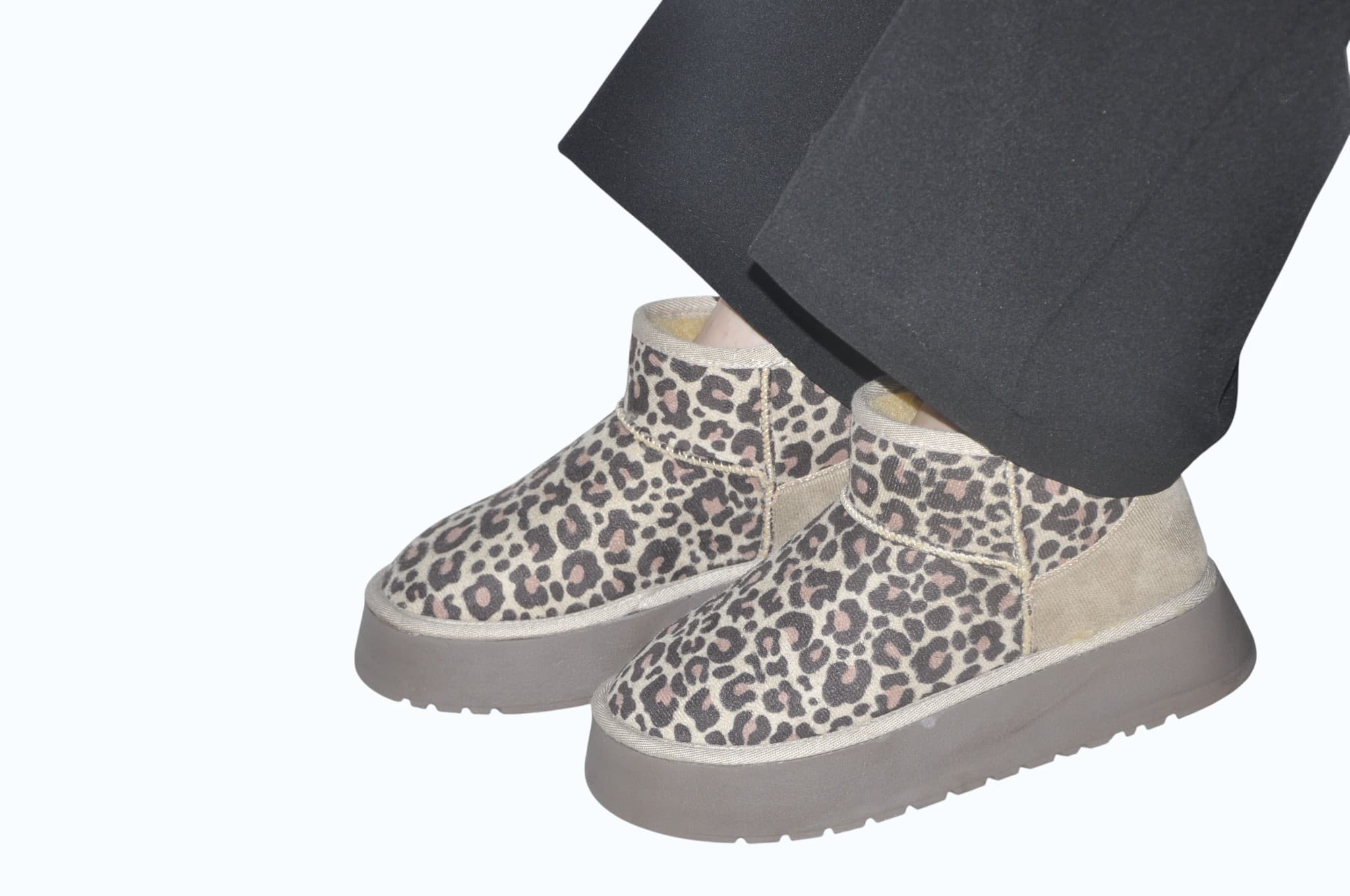 kadin-dolgu-taban-kisa-kurklu-bot-gunluk-rahat-ve-sik-tasarim-0048